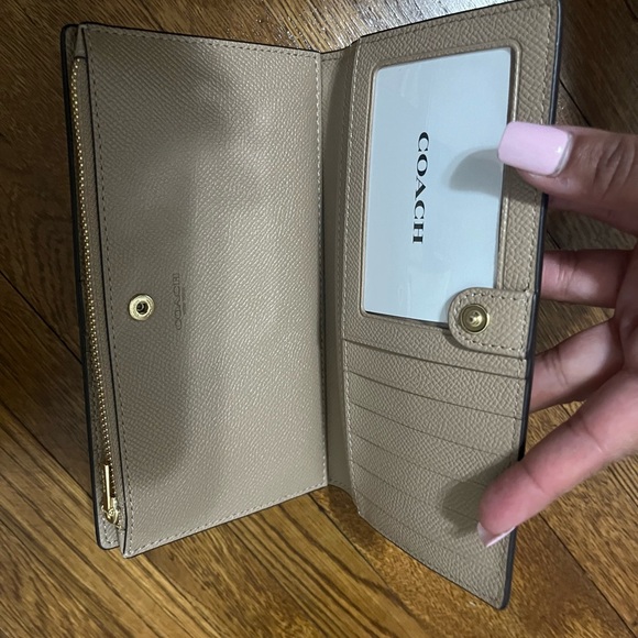 Coach: Ivory Snap Wallet☁️ - Picture 5 of 7